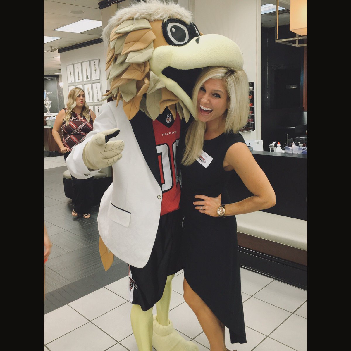 AFC_Cara's tweet photo. We're ready for image night @jamisonshaw 💇❤️ #falconscheer #atl #jamisonshaw #cheerhair #atlantasalon https://t.co/XpP76k5Y19