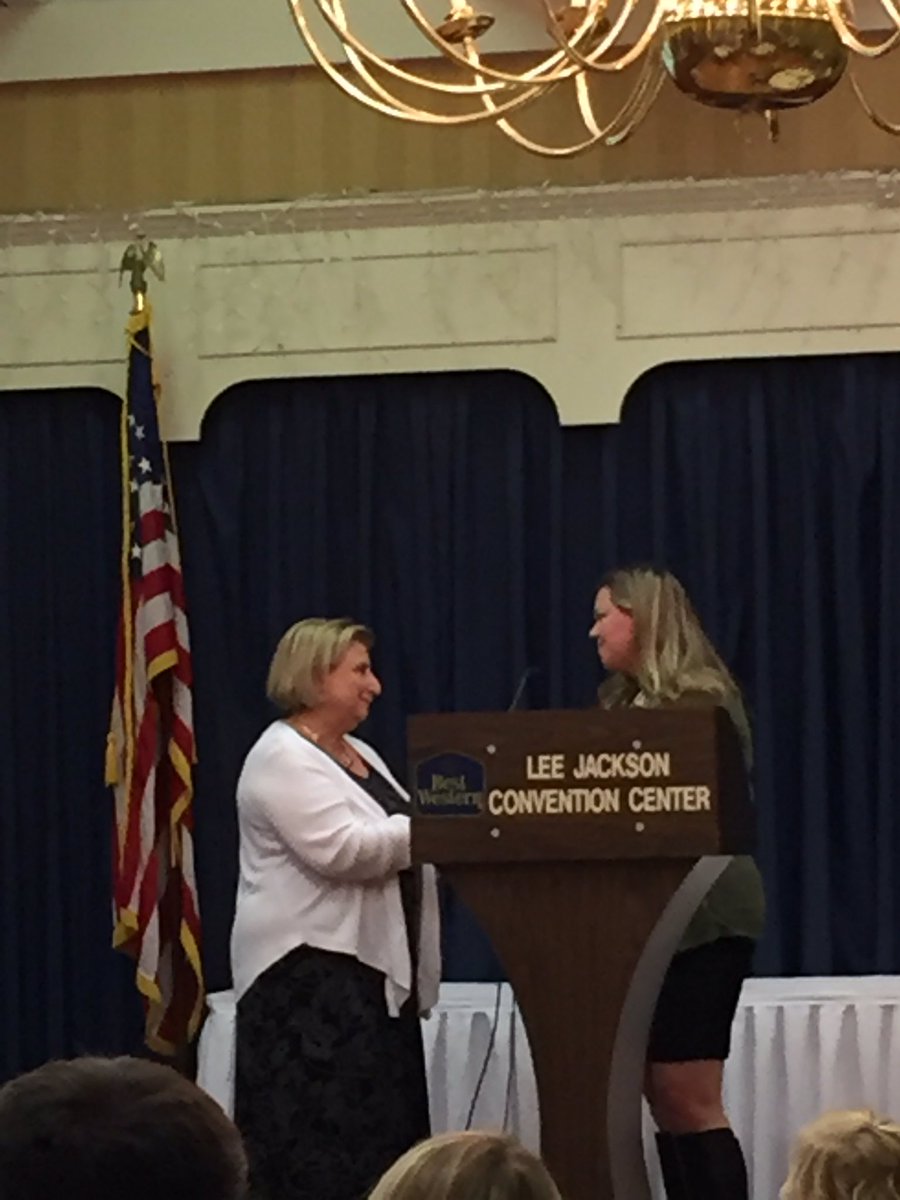 Congratulations Fay Stump @HandleyLMC, Apple Valley Reading Teacher of the Year! <a href="/MikeDufrene30/">Mike Dufrene</a> So deserved!