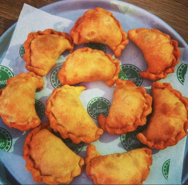 A compartir unas empanadas para disfrutar buen fútbol! 
#EmpanadasParaTodos #Narvarte <a href="/ElPlanEs/">El Plan Es...</a>  <a href="/conAntojomx/">Con Antojo MX</a>