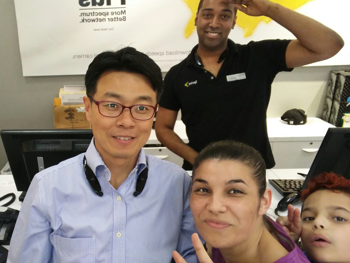 sonnydad's tweet photo. @SellWithLG happy mom and son buy 2 G5 on triple play (BOGO, $150 buyback &amp; free acc) At Arch, Paramus, NJ. Thanks https://t.co/oQ977hWOMP