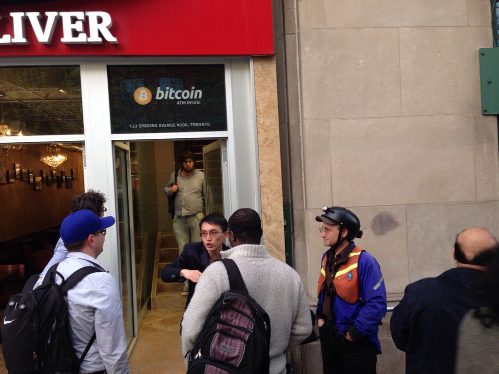 Xoan_'s tweet photo. Keeping the debate alive @DECENTRALca #ethereum @EthereumCanada #Dec_tech https://t.co/TkZEBRFM4q