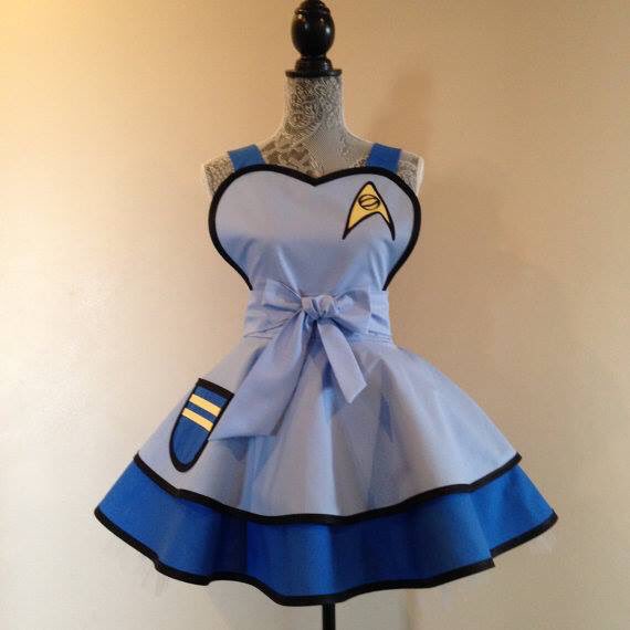 Ohmygod @bunnyjennyjade linked me to these aprons... I NEED THIS STARFLEET APRON!!! To boldly go... To