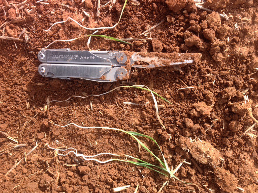 honneragri's tweet photo. Always amazed the depth that crops will emerge from, lucky it rained!! #checkyourdepth https://t.co/xeutVQMSJU