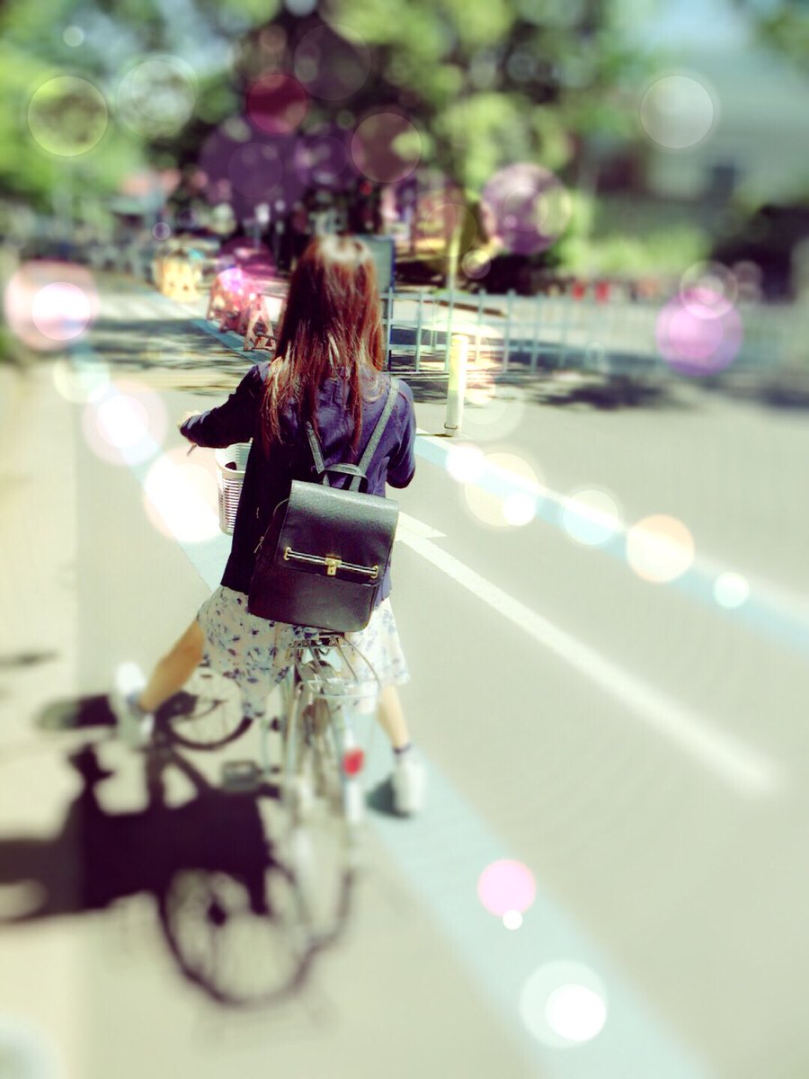 rei_yasuda's tweet photo. ちょっとだけ自転車に乗ったよ🚲✨
風が気持ちよかった~(*^^*)💓

後ろ姿ランドセルからっとるみたい🎒笑 https://t.co/79aq7vv53Q