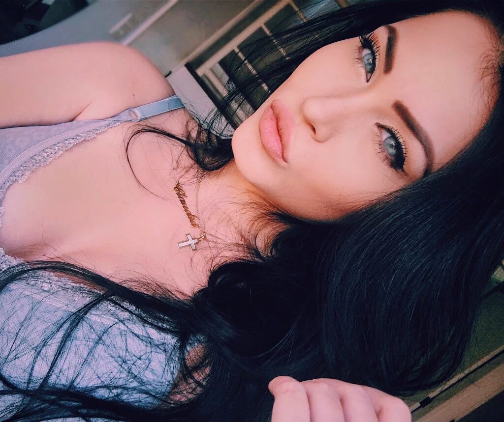 MandiLynnBima's tweet photo. I'm a single cutie https://t.co/yHlSMCPMbl