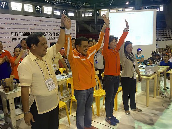 LocalPoliticsPH's tweet image. Gitgitan ang laban sa Maynila pero wagi pa rin si Erap
First time na kinabahan! &amp;gt; goo.gl/DVaKtn