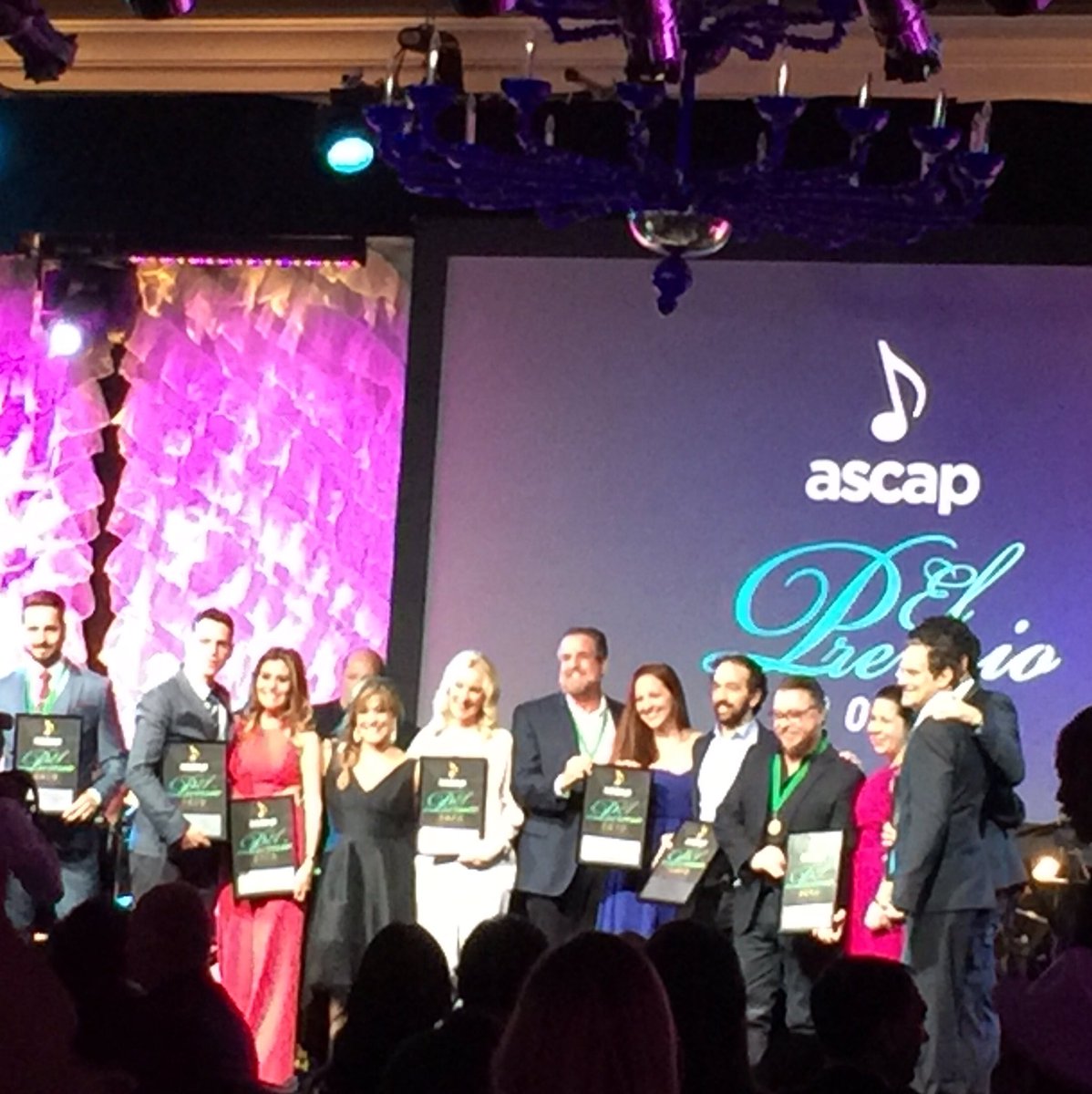 yolyavalosc's tweet photo. @bquatemusic presente en #ElPremioASCAP #Ascap2016. Grandes autores, grandes editoras, gran evento, gran noche. https://t.co/3VqriozsoO