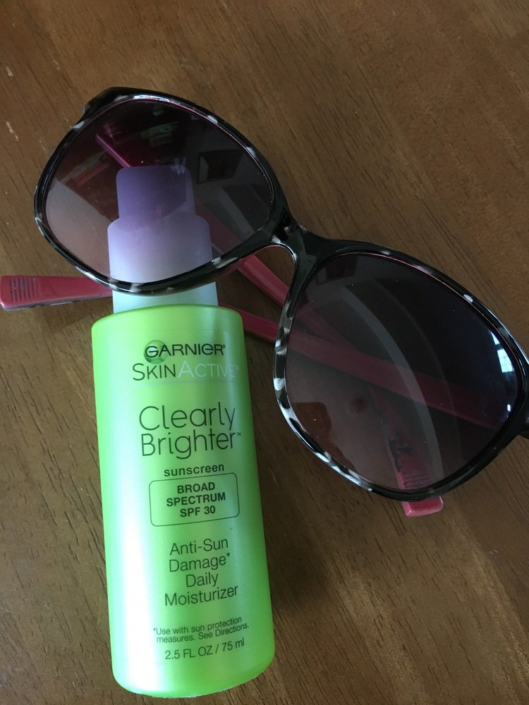 ChaoticWanderer's tweet photo. Just my sunscreen and shades to keep this girl safe from the sun. #ActiveIsBetter #GarnierCrowd #sponsored https://t.co/7l36c35EH4