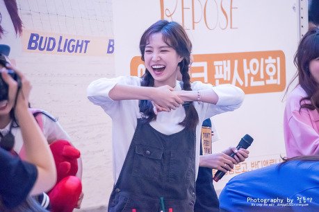AllForNaeun's tweet photo. 160509 #Naeun (@Apinksne) @ Girl's Sweet Repose Fansign 
© 철동야 *2 #손나은 #나은 #Apink 

DO NOT EDIT OR CROP https://t.co/6HoKIc5Qhe