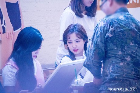 AllForNaeun's tweet photo. 160509 #Naeun (@Apinksne) @ Girl's Sweet Repose Fansign 
© 철동야 *2 #손나은 #나은 #Apink 

DO NOT EDIT OR CROP https://t.co/6HoKIc5Qhe
