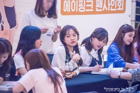 AllForNaeun's tweet photo. 160509 #Naeun (@Apinksne) @ Girl's Sweet Repose Fansign 
© 철동야 *3 #손나은 #나은 #Apink 

DO NOT EDIT OR CROP https://t.co/WNDSOiMguF