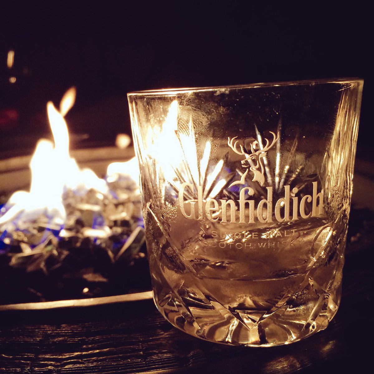 K_Rock9's tweet photo. Enjoying a beautiful spring night with some @GlenfiddichSMW #scottishgold https://t.co/jtM4tFBMOV