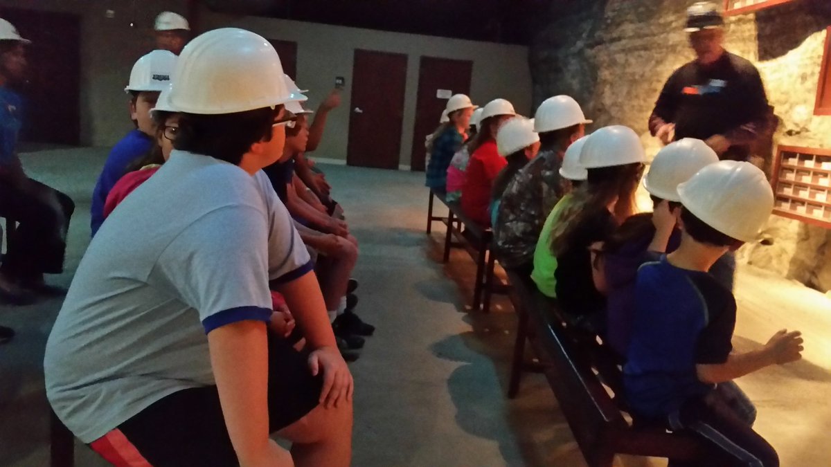 UnderKansas's tweet photo. RT @Finest1stGrade: Took a trip to @UnderKansas today! #NHSTigerPride https://t.co/qQDo0gBwgr