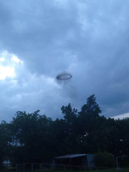 KJRH2HD's tweet photo. Check out this pic from Sapulpa of a toroidal vortex! Thanks to viewer Shannon for sending it! https://t.co/93tGeAg04C