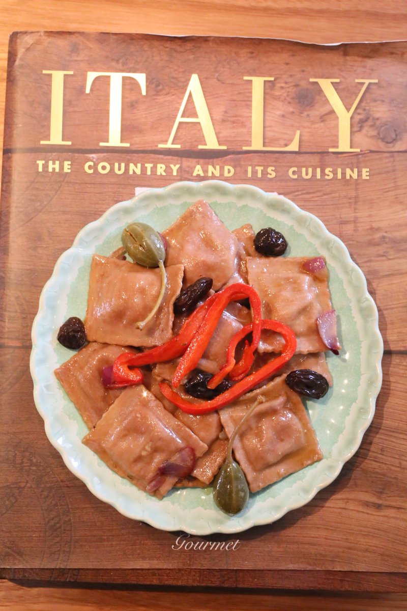 Dannypasta01's tweet photo. Some book covers from yesterday with @SquawkMedia1 not my book,just having some fun with my dish. They look good 😍😜 https://t.co/qawaH1I0Cc