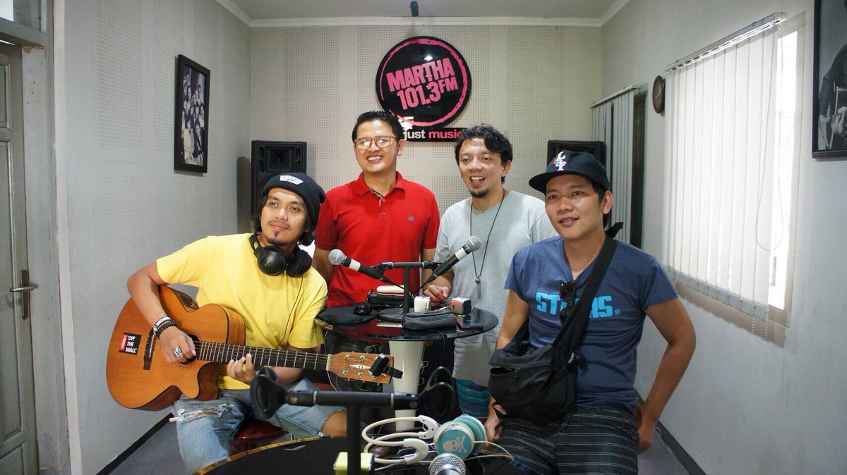 now live interview #Kekuatanku <a href="/MARTHAFM/">MARTHA FM</a> Tasikmalaya