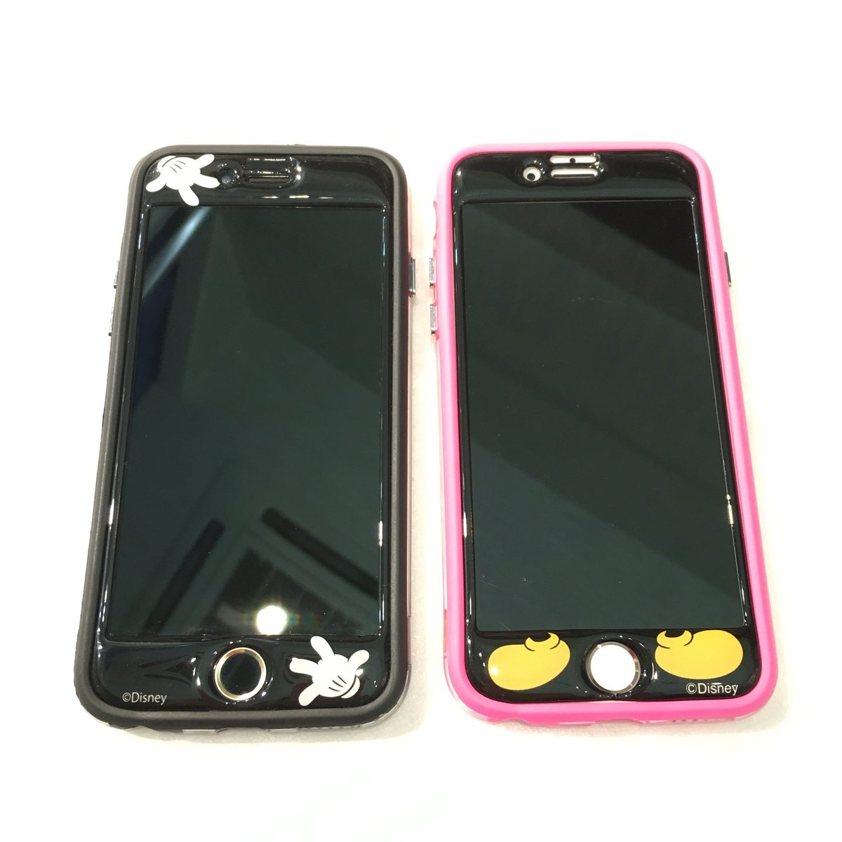 THINGIESkobe's tweet photo. お洒落で可愛らしいカップルさん💑のペアコーディネート！独立したデザインなのに合わせるとミッキーの顔に🐭💕
ペアでつけると可愛さ倍増のデザインです😍💫バンパーの色もこだわられていたので、１つ１つでみてもとっても素敵なコーデです👏🏻💞 https://t.co/HmAYVdkD7t