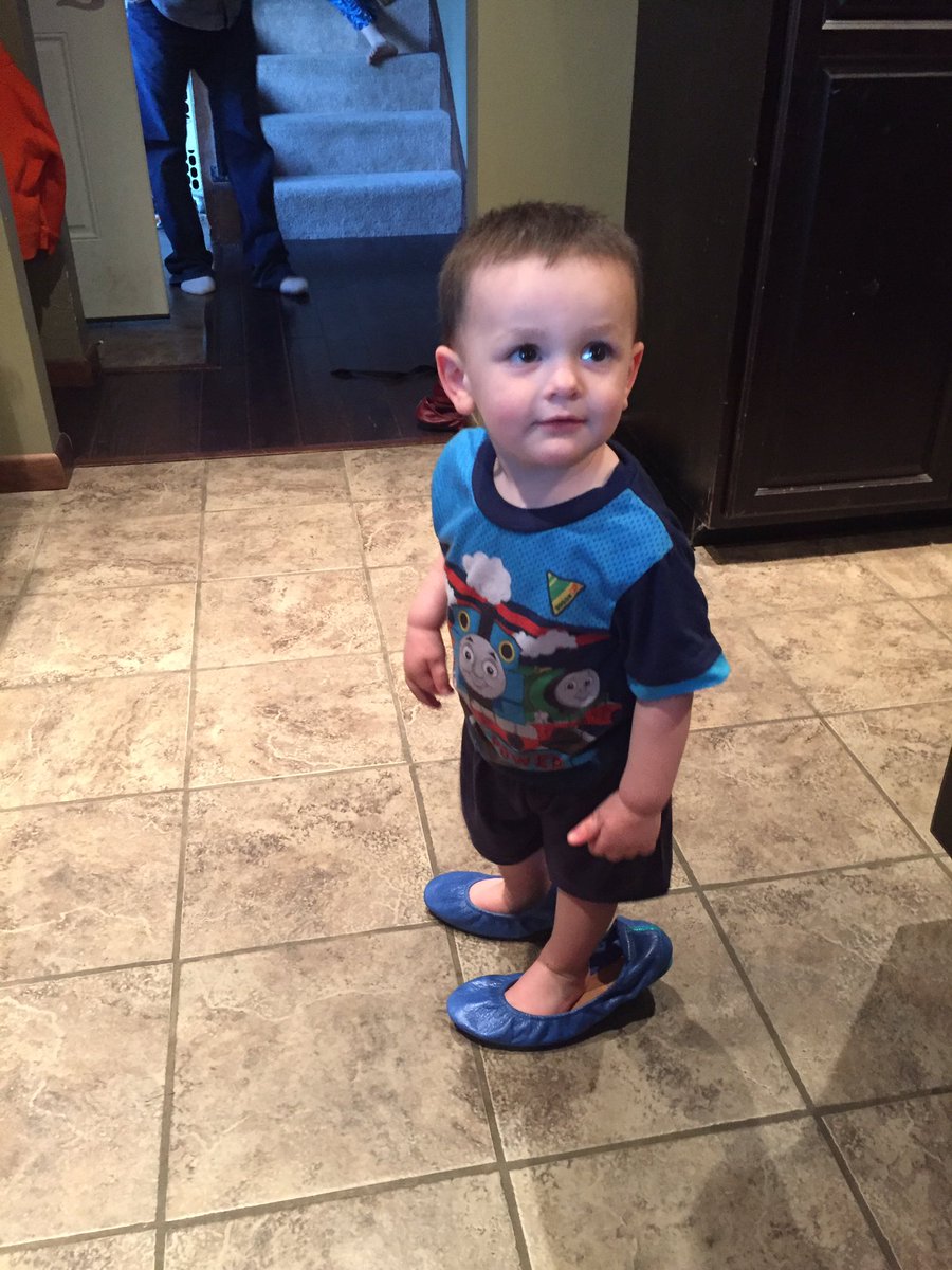 KariCooley's tweet photo. So even Deeks loves #tieks 💙😍#cobaltblue #justoutofthebox https://t.co/Rj1YZtIOuk