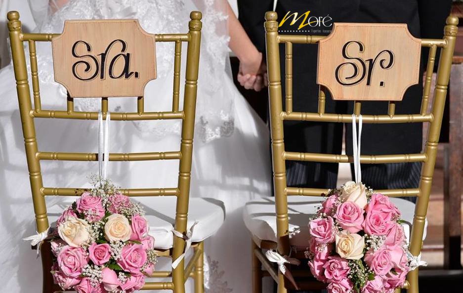 Org_more's tweet image. Decoración de sillas para los novios en la ceremonia de boda.  Contáctanos bit.ly/1VIYBLw