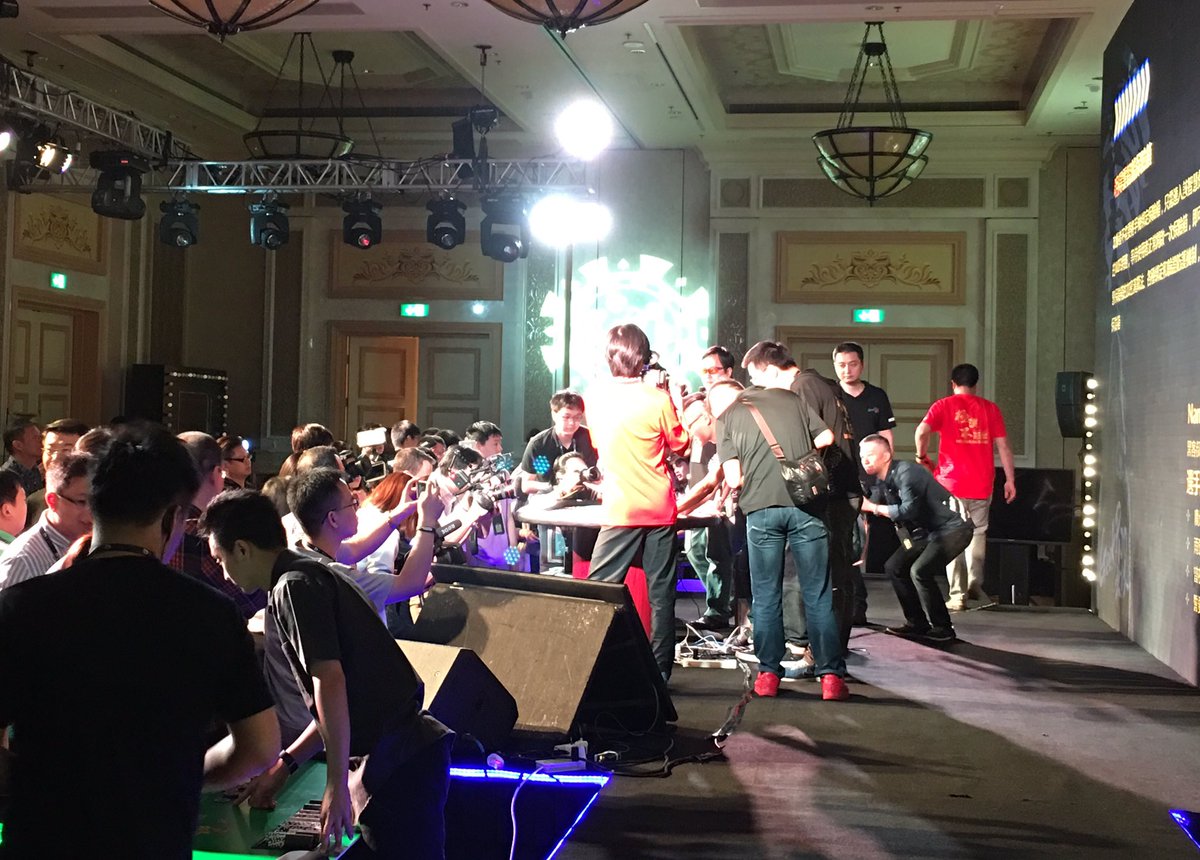 tombkeeper's tweet image. Gambling + Pwn, seems fun, #GeekPwn in Macao.