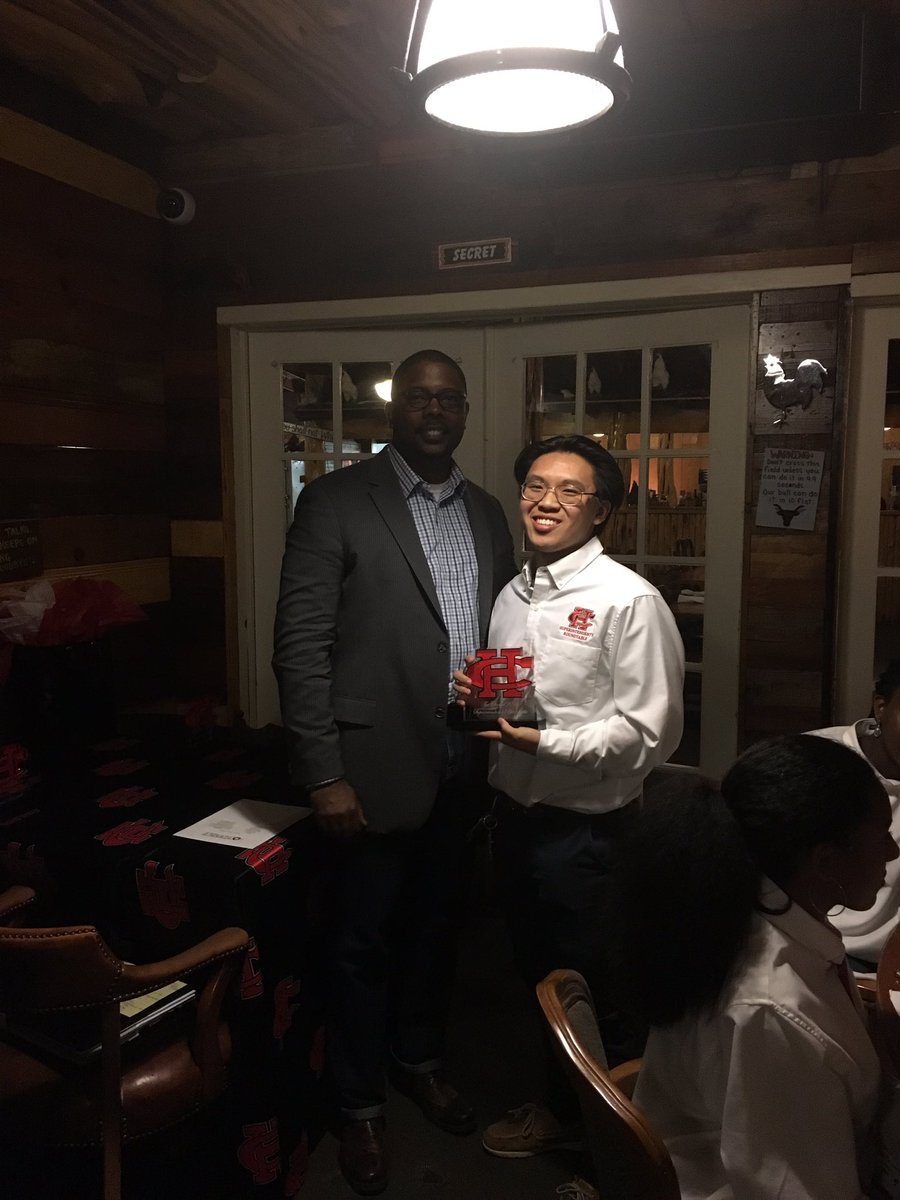 CHISDFACE1's tweet photo. Honoring Seniors @ the Final @cedarhillisd Supt Roundtable for 2015-2016.
#CommunityPartnershipMatters https://t.co/bsNED8uRpF