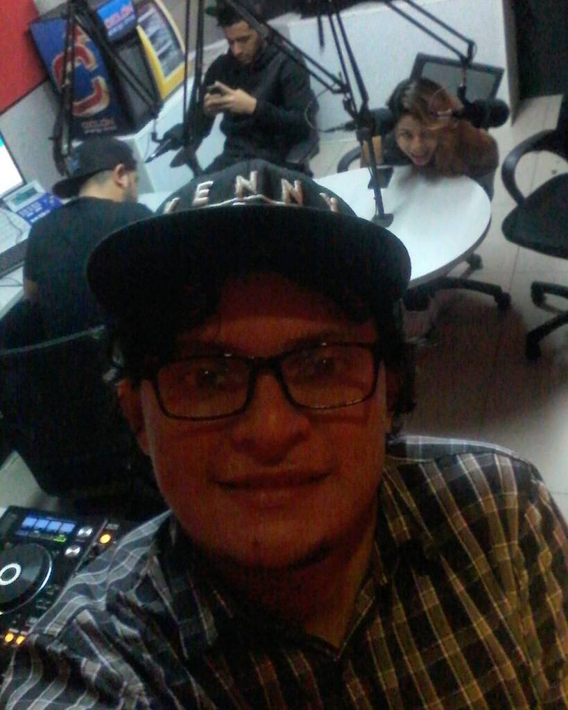 LuisCaSantos's tweet photo. Ya estoy listo en @maximapanama para iniciar mi #ElectricSoundsLive en #VanRadioShow junto… https://t.co/irsGpxp4IA https://t.co/8XSDzLEv9Q