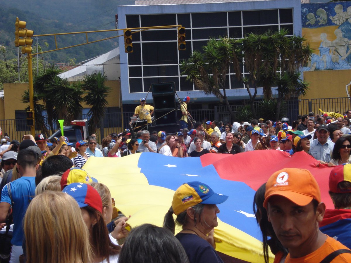 CarlosRaulLobo's tweet photo. Marcha #CNERevocatorioYA en #Merida #YoFirmoYoRevoco https://t.co/IyozS2ADIm