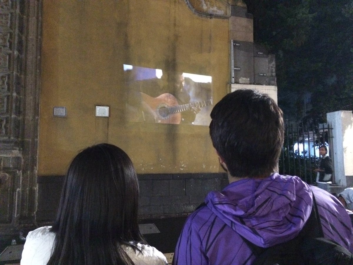 Estamos festejando el #11M proyectando nuestro trabajo en la calle de Madero 😄 #SonideroVisual