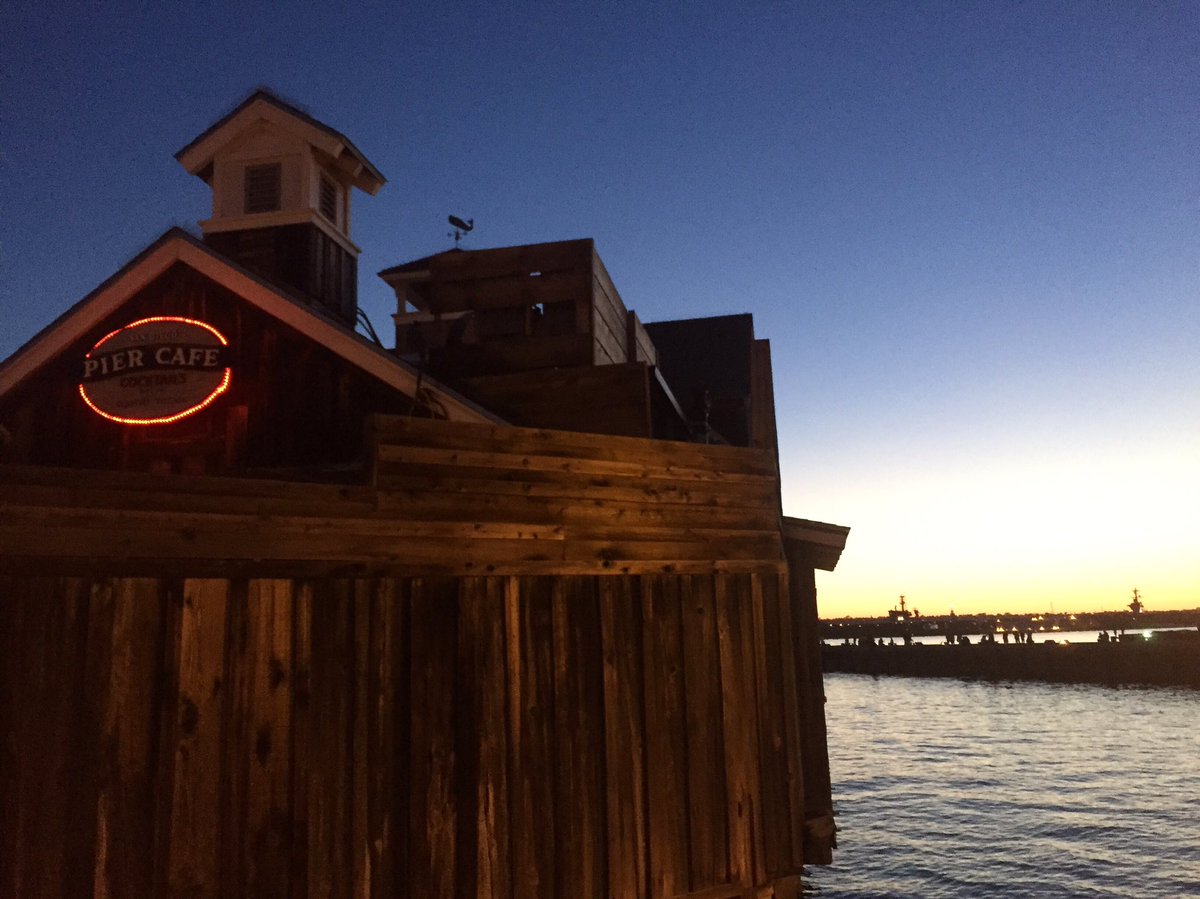 PierCafeSD's tweet photo. There's something about those San Diego sunsets and Pier Cafe... 😍 #sandiegoawesome #welovesunsets #sandiegosunsets https://t.co/0k75hPnA2Z