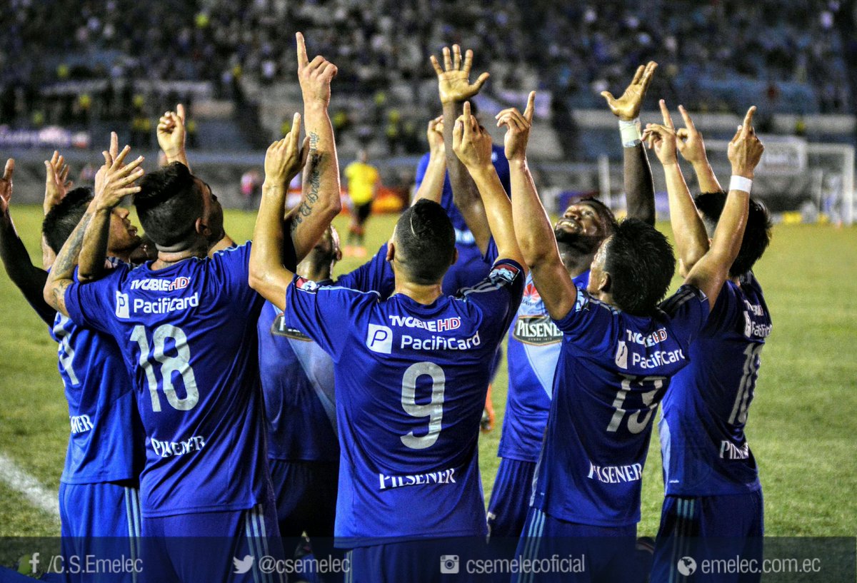 CSEmelec's tweet photo. #ElClásicoEsAzul Postales del Clásico que venció el Bombillo. @CSEmelec 2-1 @BarcelonaSCweb ⚡👏🏻💙 https://t.co/acuaoCV2Pb