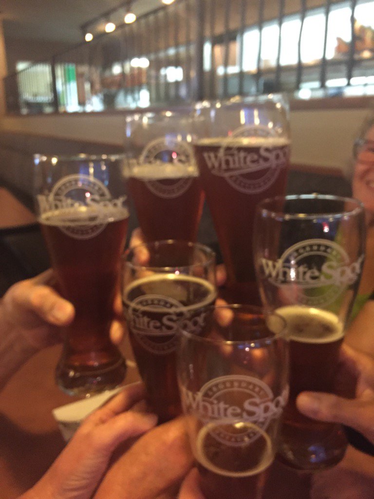 MarkStaley12's tweet photo. Get out there people! It's happy hour @White_Spot - still time to order a burger and support #yymfire fundraiser! https://t.co/vREJwNKyml
