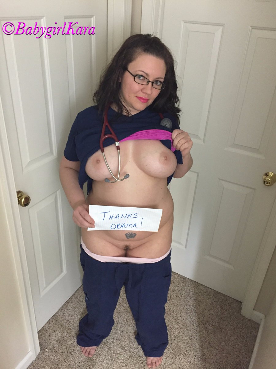 OddSpex's tweet photo. And my absolute favorite custom #FanSign from @BabygirlKara1. #ThanksObama https://t.co/qFYTUUiym2