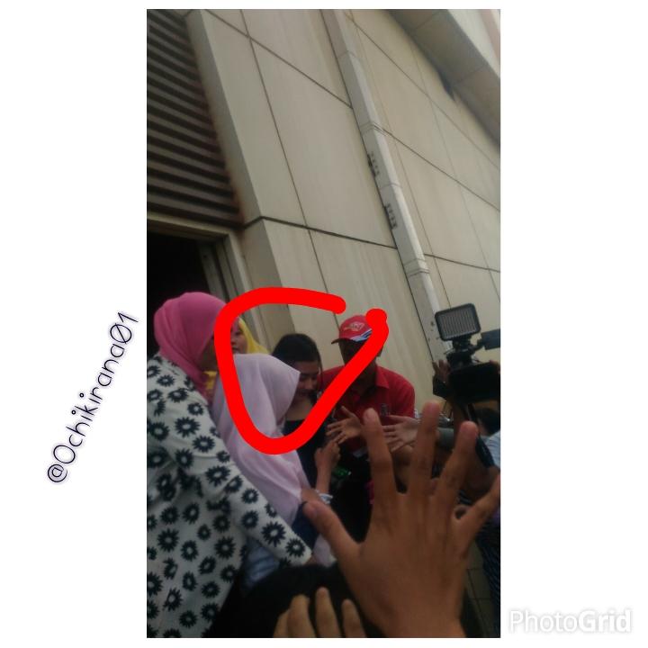 RosyiPrillvers's tweet photo. Demi @PrillyBie kemarin Rela desek"an keinjek pula 😁 Huhu, kasian!;'D ga bisa moveon sama yang kemarin DiKFC ckrg😁😘 https://t.co/lNnMLL8adf