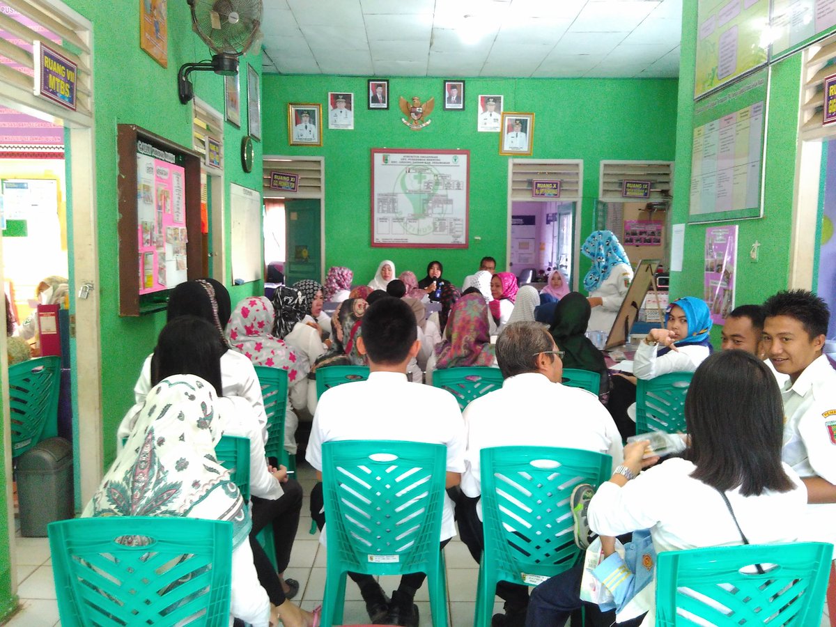 pkmbernung's tweet photo. Sahabat Bernung.
Rabu lalu UPT Puskesmas Bernung Lokmin bulanan, sekaligus penggalangan dana untuk SURIAH ALEPPO https://t.co/ToEGfNhsQC