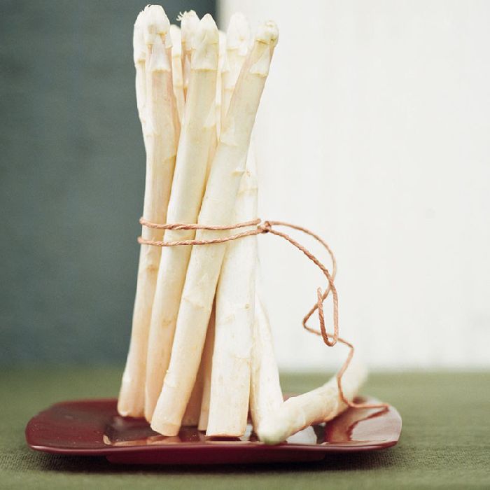 TableLifeChina's tweet image. It's white #asparagus season!! ¥30 for 300g. Order here: ow.ly/qSby3007IKw #tastemore