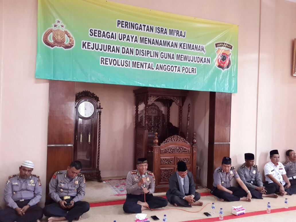 Peringatan Isro Mi'raj bertempat di Masjid M.Albaqi Polres Subang