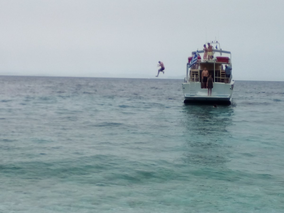 alternativekef's tweet photo. Who said the waters cold!!!!! https://t.co/etZrSLt8Dk