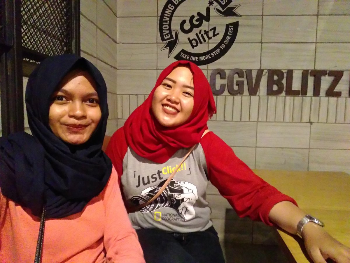 litawn's tweet photo. Malem Jumat nobar Civil War assooy bareng @GeronimoFM #NextLevel #GSCREEN #GSCREENobar https://t.co/oJHLBPGppQ