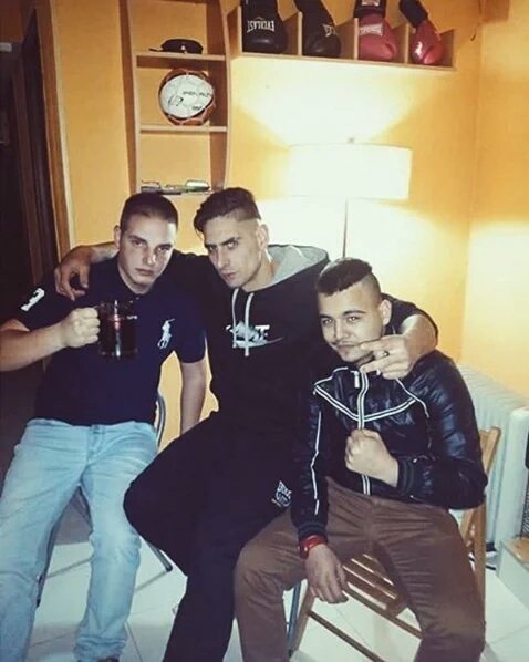 con mi gente real...