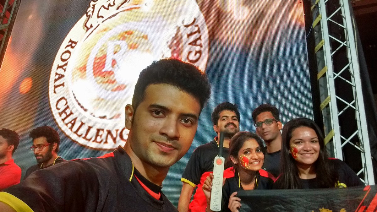 subhashnayak7's tweet image. That was one hell of a nice quiz by the DJ during the break time! #Signedbat @RCBTweets #RCBvMI #IPL9 #IPL2016 @IPL