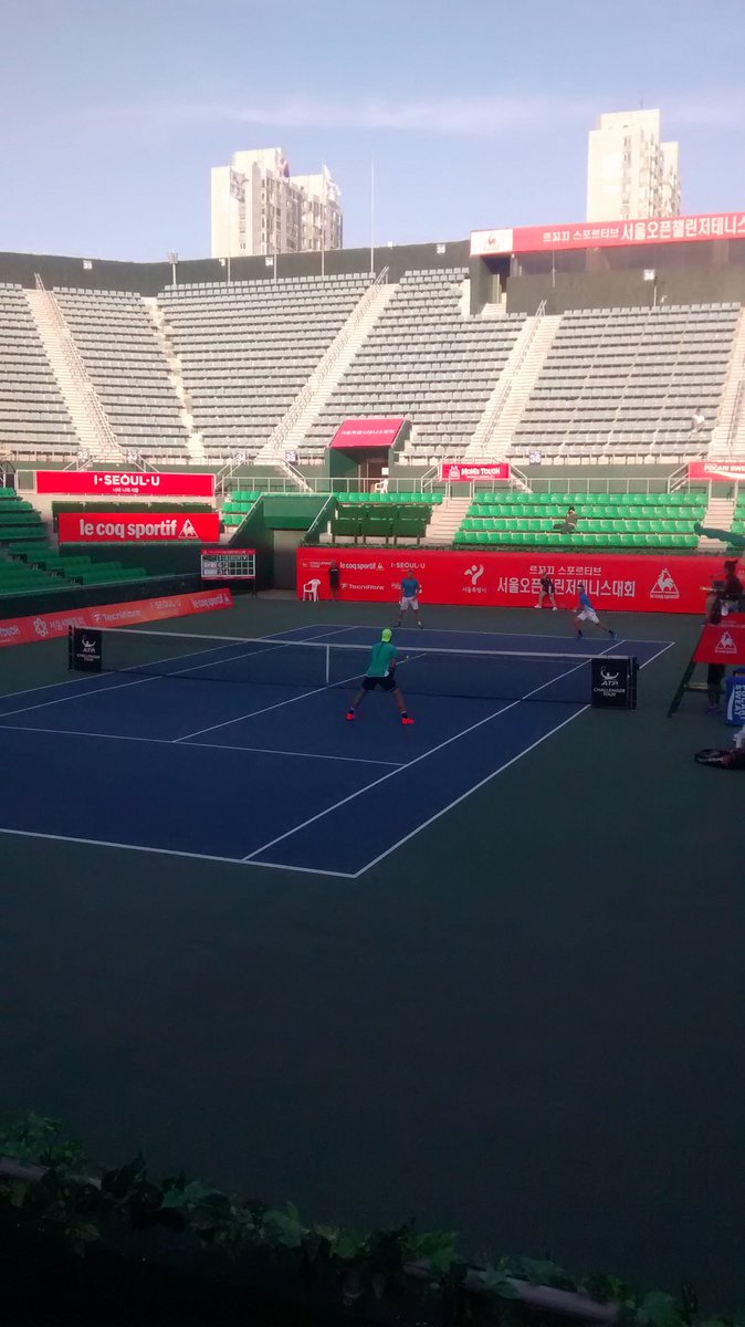 Surprisingly low turnout for the @Liambroady @AlexWard1990 doubles qf this evening! #seoul #intothesemis