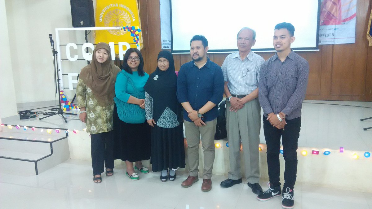 dailysocial's tweet photo. OrganizeIT @CompFest sudah berakhir dengan foto bersama dengan dosen #CompFest8 #CompFest2016 https://t.co/v1YDxvYQ9z