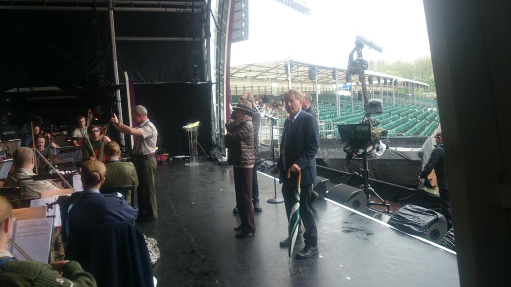 Dame Shirley Bassey about to soundcheck Diamonds are forever with full Orchestra. Amazing!!