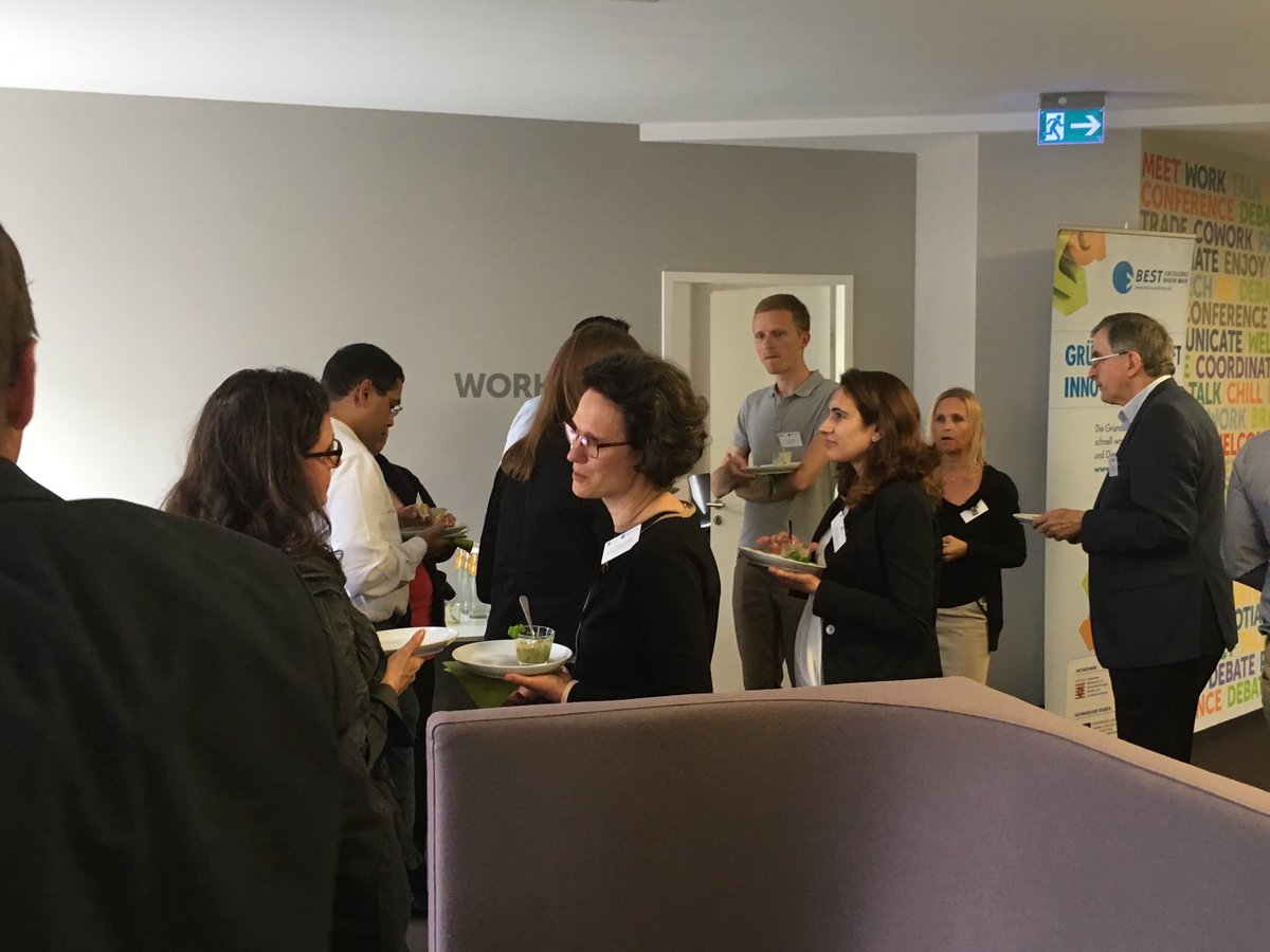 MeetnWork's tweet photo. Kleine Mittagsstärkung mit Fit Food von #069catering. #CoachingTag #meetnwork #multispacemagic https://t.co/IvqPOY9Vqx