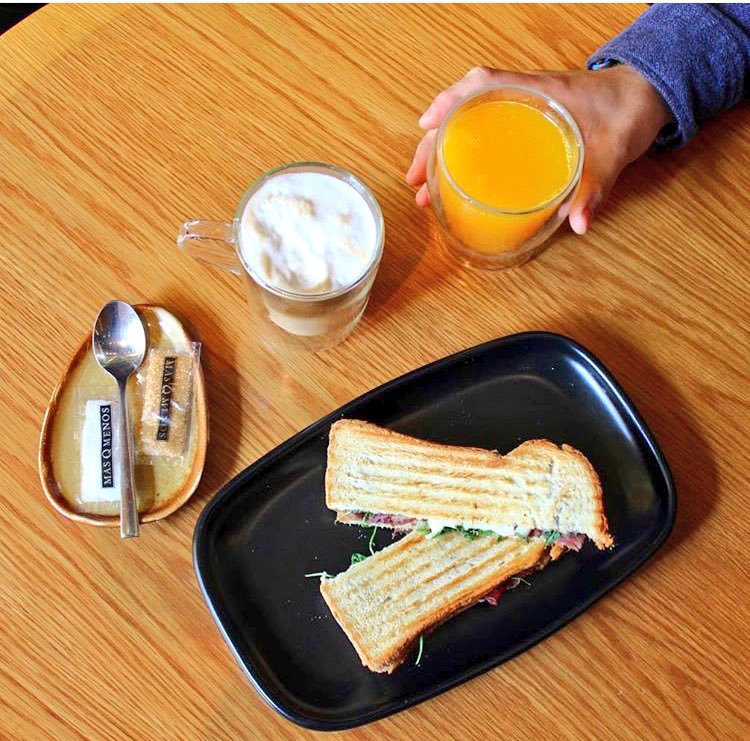 MásQMenos tweet media