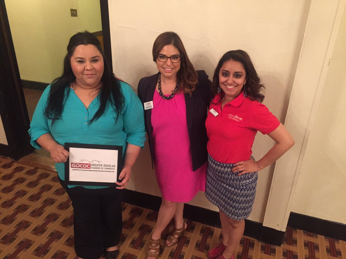 VRuizRealtor's tweet photo. Hard working ladies! Thank you Great Douglas Chamber of Commerce for today's event!
#GDCOC #TucsonHispanicChamber https://t.co/HUDUkI5TnA