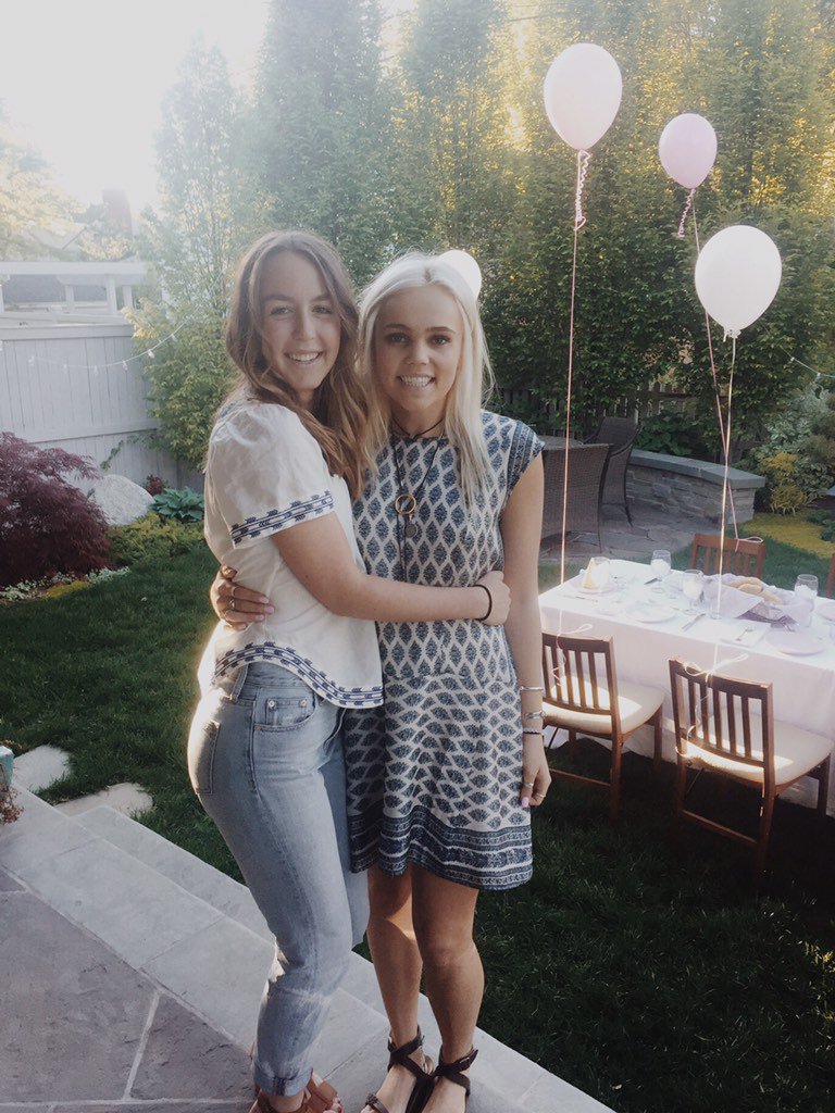 RachelFredrick4's tweet photo. 👯birthday girl https://t.co/J1zxucemj5
