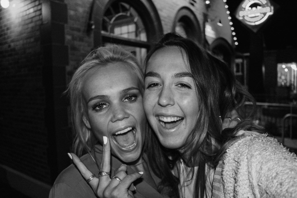 RachelFredrick4's tweet photo. 👯birthday girl https://t.co/J1zxucemj5