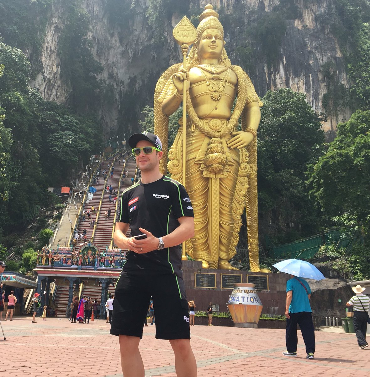 bimotabyKRT's tweet image. Starts the 6th round in #SepangWorldSBK . But first some familiarization with this beautiful country @jonathanrea