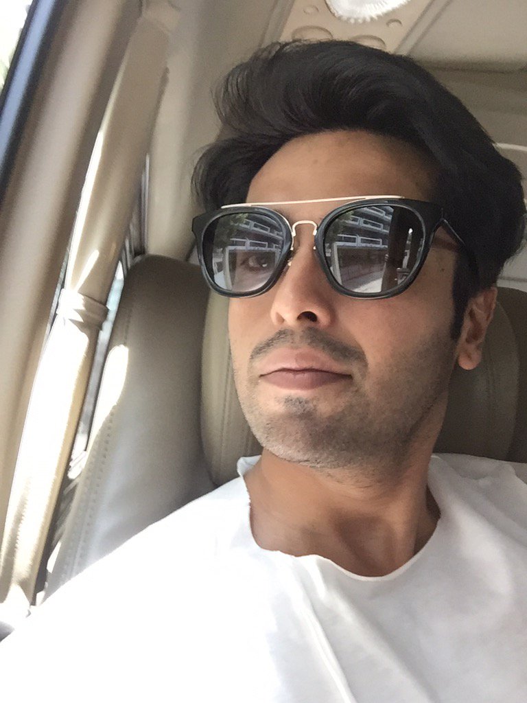 fahadmustafa26's tweet photo. Karachi Calling .....#actorslife #Traveller#🎬😎✈️ https://t.co/hBjOM3CBQr